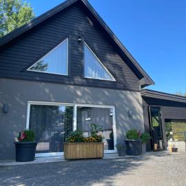 Modern holiday home、オーレスンのホテル