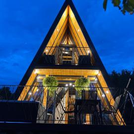 A-Frame Luxury House Near Travnik With Hot Tub โรงแรมในทราฟนิค