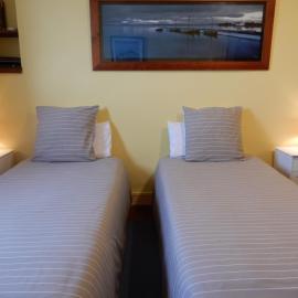 CAPRICES ENSOLEILLES 1 a 2 personnes 1 chambre 300 m plage avec vue petit dejeuner en option