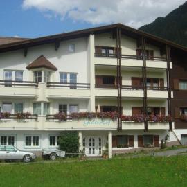 Gidis Hof, viešbutis mieste Išglis