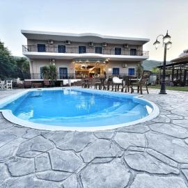 Kókkinon Nerón में, होटल Hlidi Hotel