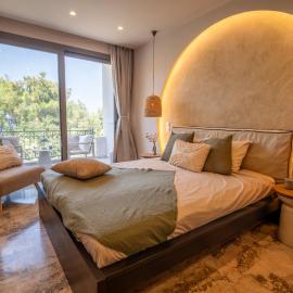 East Blue Luxury Apartment, hotel u gradu Kamári