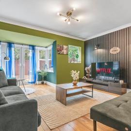 #48 Royal Leamington stylish - Sleeps 8 - 5 mins to Jephson Gardens - "Perfect for Contractors and Families - Free Parking"