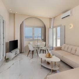 Azure Escape, hotel a Karterados