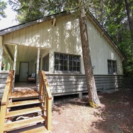 Wilderness West Resort Cabin 7 โรงแรมในColville