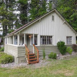 Wilderness West Resort Cabin 1, hotel in Colville