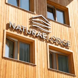 Naturae Lodge Wellness & Spa，阿萊蓋的飯店
