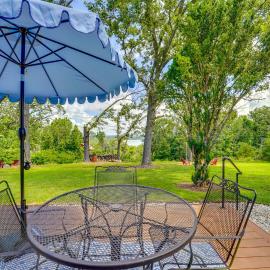Yard w/ Lake View: Home Near Table Rock Lake!, Hotel in Golden