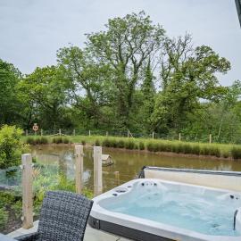 Lilac Lodge, 22 Roadford Lake Lodges, Hotel in Lifton