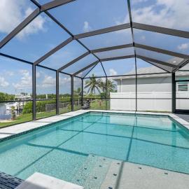 Canalfront Port Charlotte Getaway w/ Boat Dock!, hotel in Port Charlotte