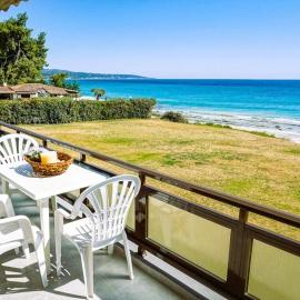 Sunny Bay Beachfront Retreat