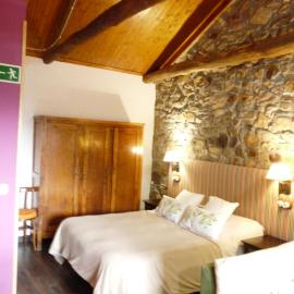 Apartamentos Rurales CASONA DE LOLO, hotel i Caunedo