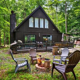 Hideout Pocono Chalet, Hotel in Lake Ariel