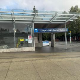Comfort cottage guest home near subway station, bus and downtown, hotel di Vancouver