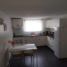 A peaceful and quiet apartment、Oltedalのホテル