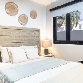 AQUA Villas Del Mar Apt 2 - 2 BR Steps to Beach & Walk to Dine, The Best Location!