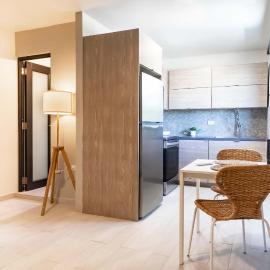 AQUA Villas Del Mar Apt 3 - 2BR Steps to Beach, Dining & FUN!, khách sạn ở Dorado