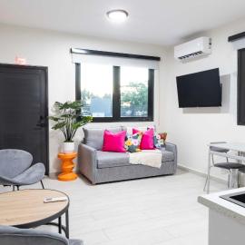 AQUA Villas Del Mar Apt 6 - 1 BR ADA-Accessible Beachfront Oasis, khách sạn ở Dorado