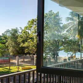 AQUA Villas Del Mar Apt 7 - 1BR Coastal Getaway by the Beach, hotell i Dorado
