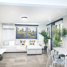 AQUA Villas Del Mar PH 9 - 2 BR Beachside Gem with Sublime Ocean Views, khách sạn ở Dorado