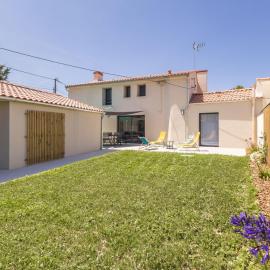 Gîte rénové proche plages, parking, jardin privatif, terrasse sud-est - FR-1-306-1315, hotel u gradu Machecoul