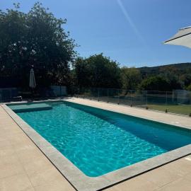 Maison entière 10-12 personnes à Goldra de çima Loulé, hótel í Loulé