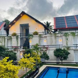 Royal Crown Residency Hotel – hotel w mieście Talawatugoda