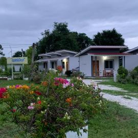 KHUN CHUAT'S HOUSE, hotel a Ban Nong Ben