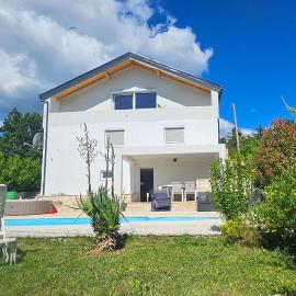 Gorgeous Home In Hrvace, хотел в Hrvace