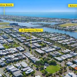 Modern Holiday Home Prime Birtinya Location Near Hospitals and Beaches, hotel in Kawana Waters