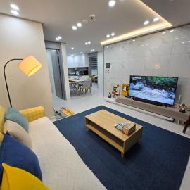 Love & Travel House