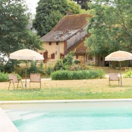 Naumad - Guest House, hotel v destinácii Champignelles