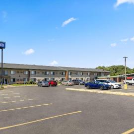 Days Inn by Wyndham Winona, hotel in Winona