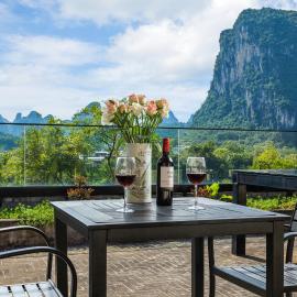 Yangshuo River Lodge Hotel--English speaking team&Swimming pool&Activties organized&Free pick up from Airport or TS over 3 nights, Hotel in Yangshuo
