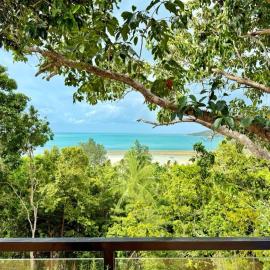Escape Villa 2-Bedroom Luxury Retreat with Private Pool & Sea View: Mae Haad şehrinde bir otel