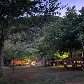 Bujtina Liqeni i Shkopetit, hotel in Madhesh
