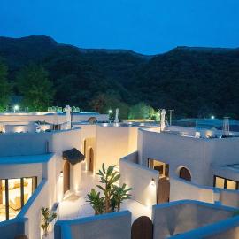 Beifei Garden--Majestic Great Wall View Exclusive Hot Spring Villa，5 minutes' walk to Badaling Shuiguan Great Wall，Rooftop Infinity Pool with Panoramic Great Wall Views，Free Coffee, Laundry, hôtel à Xibozi
