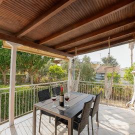 Olivilla Garden Retreat - A Peaceful Escape, hotell i Éva