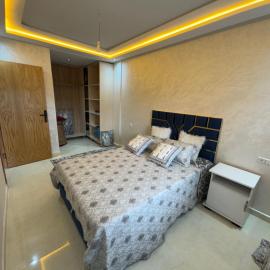 Cozy modern apartment 3 min drive beach access