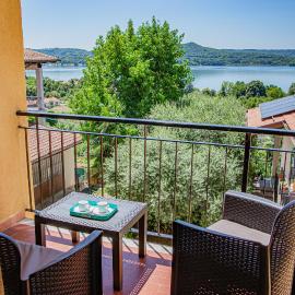 CHEZ ALICE Casa Accogliente Vista Lago con aria condizionata