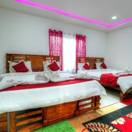 Coorg Crown Palace Resort kushalnagar, hotel in Jāmb