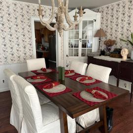 Historic Home near Stony Brook Village & Beach, hotel u gradu 'Stony Brook'