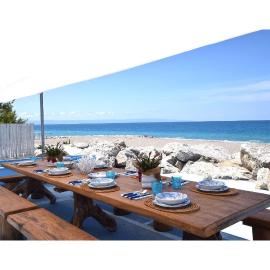 3 Bedroom Beautiful Home In Falerna, hotel in Falerna