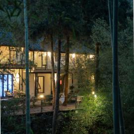 July Bamboo Hostel, готель у місті Deqing