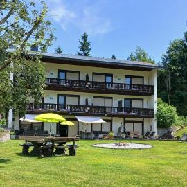 Pension & Apartments Weissbriach, хотел в Вайсбриах