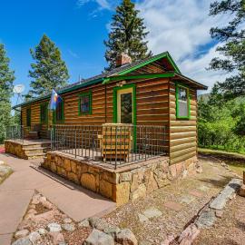 Mtn-View Cascade Cabin Near Garden of the Gods!, hotel in Chipita Park