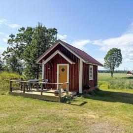 Holiday Home Skyberga Torp Lilla stugan by Interhome โรงแรมในKumla