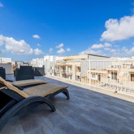 Bright and Spacious Penthouse, Large Terrace by Buena Vista, hotel a Msida