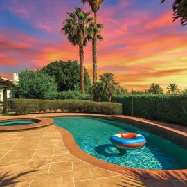 Palm-Lined Spanish Oasis w Pool Spa BBQ Games Near Coachella, hotel u gradu 'Indio'