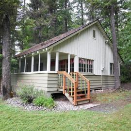 Wilderness West Resort Cabin 6, hotel i Colville